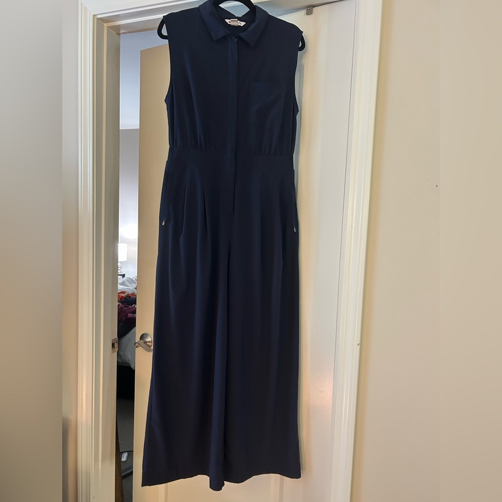 BROOKLYN HEIGHTS WIDE LEG JUMPSUIT
Wrinkle-resistant fabric in size 10P